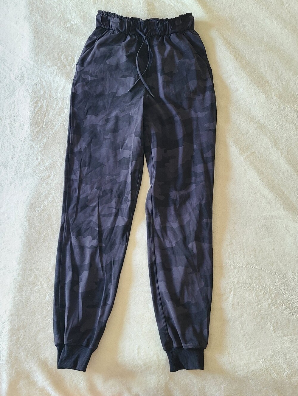 Lululemon Black Camo Jogger Pants Size 2